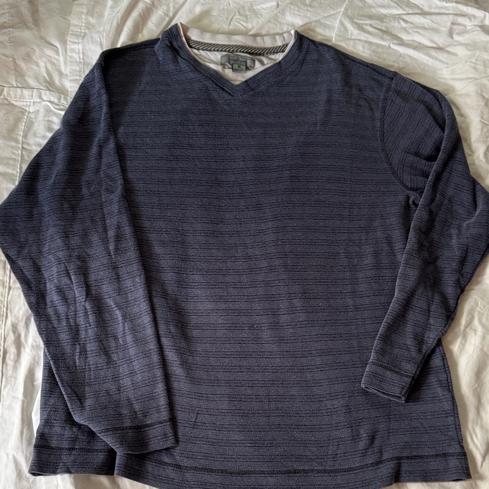 Classic V-Neck Sweater in Deep Blue